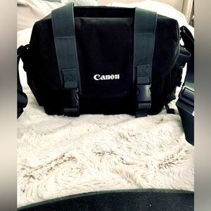 CANON CAMERA/ACCESSORY BAG 300 DG ADJUSTABLE SHOULDER STRAP/HOLD CAMERA/LENS EUC